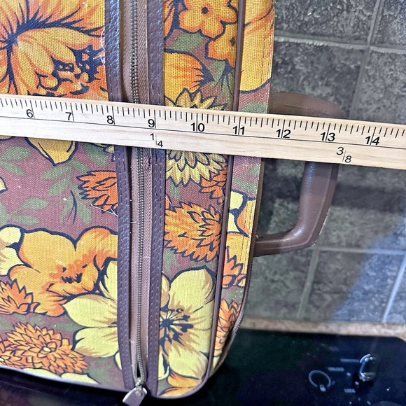 Vintage Groovy 70's Floral themed Carry-On / Overnight Bag - Picture 9 of 9